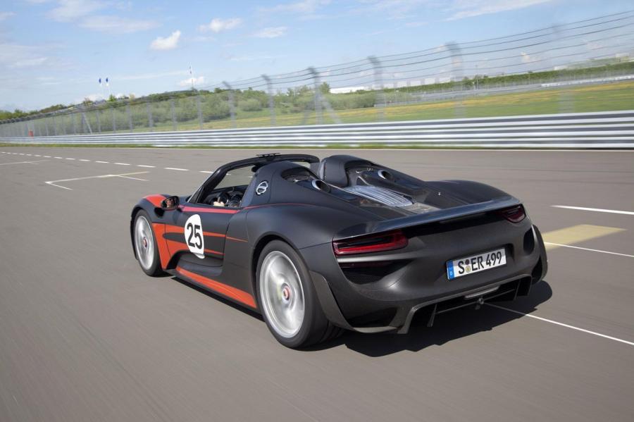  Porsche 918 Spyder 2015 года  (фото 14 из 32)